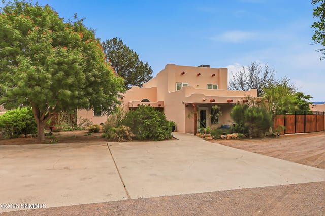 565 Carver Road, Las Cruces, NM commercial for sale at $769,000