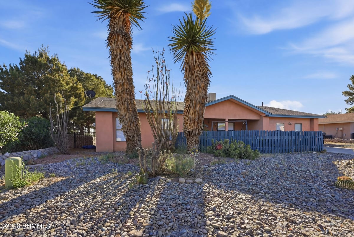 5492 Amarillo Del Sol, Las Cruces, NM 88007 photo 2