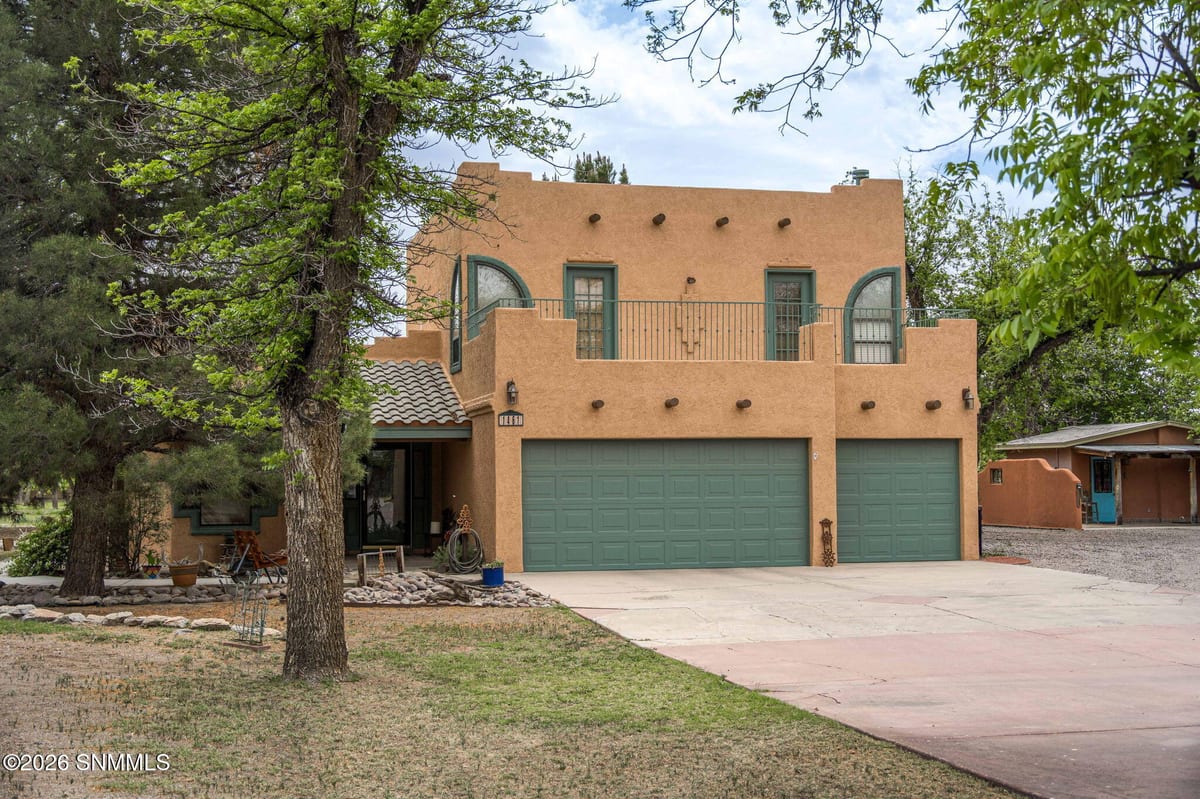 1461 W Brown Road, Las Cruces, NM 88005 photo 1