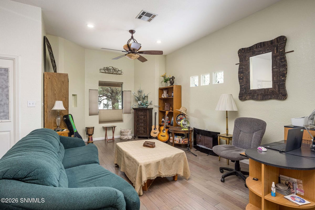 1461 W Brown Road, Las Cruces, NM 88005 photo 8