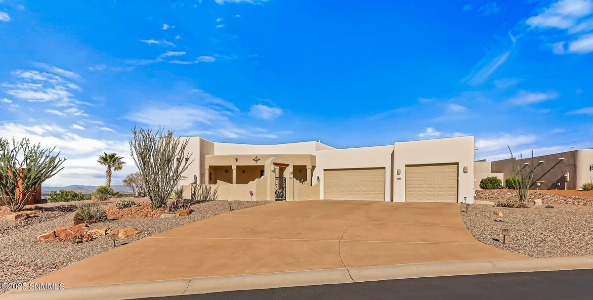 1220 Titania Court, Las Cruces, NM 88007 photo 2