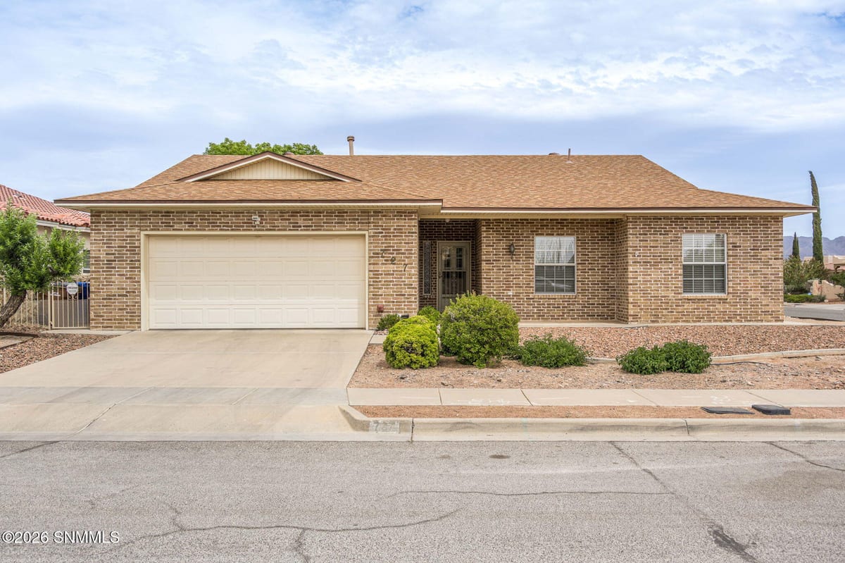 727 Mesa Point Road, Las Cruces, NM 88011 photo 1