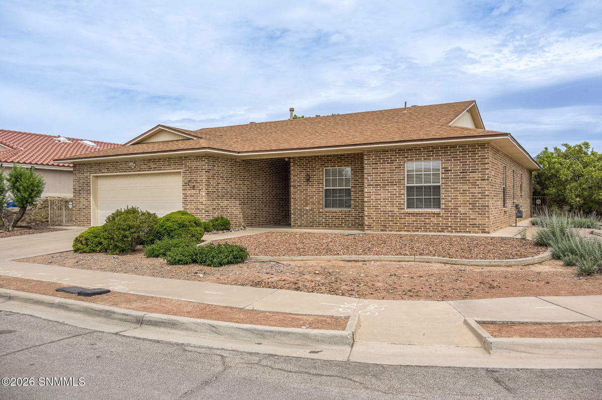 727 Mesa Point Road, Las Cruces, NM 88011 photo 2