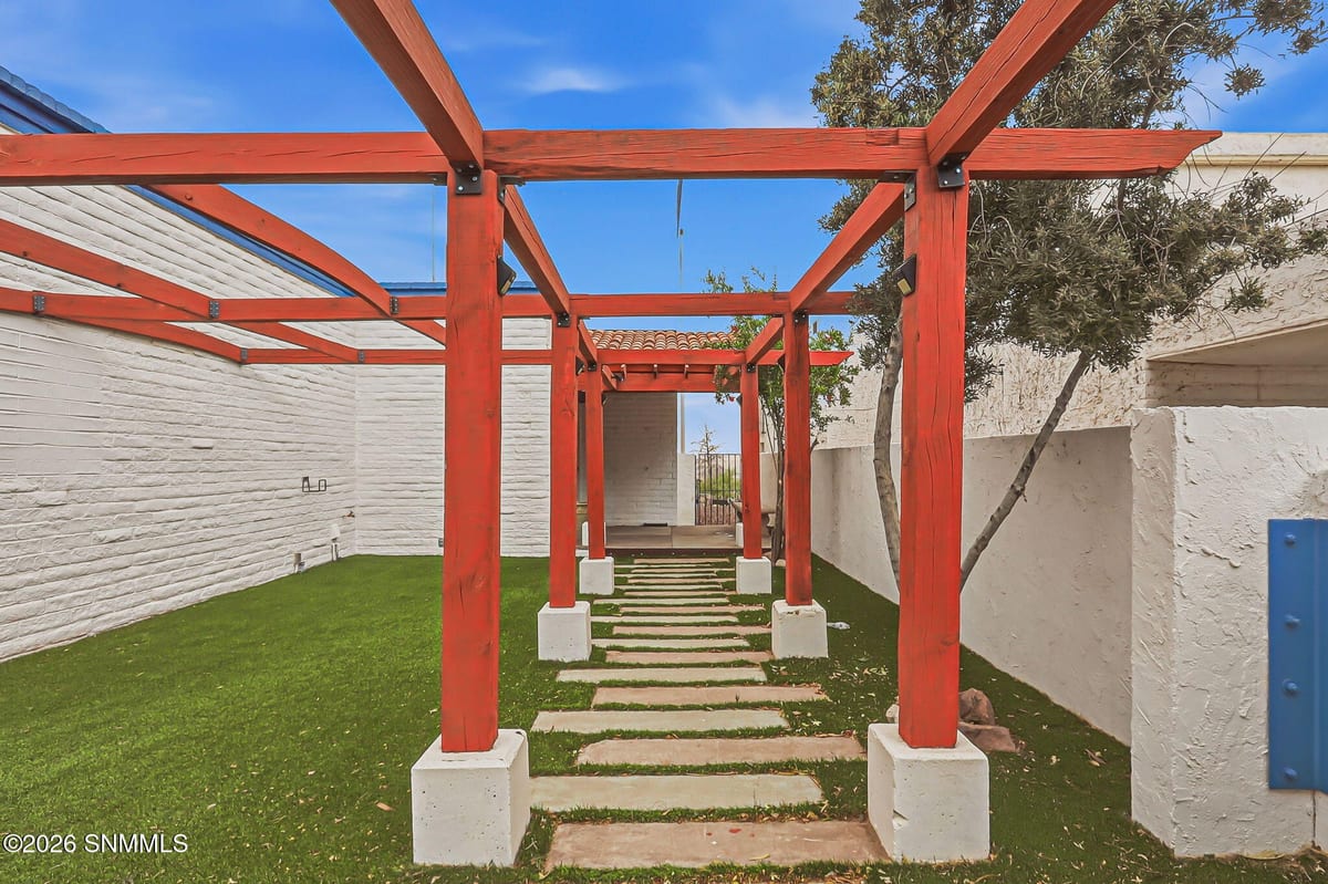 123 Feather Moon Drive, Santa Teresa, NM 88008 photo 10