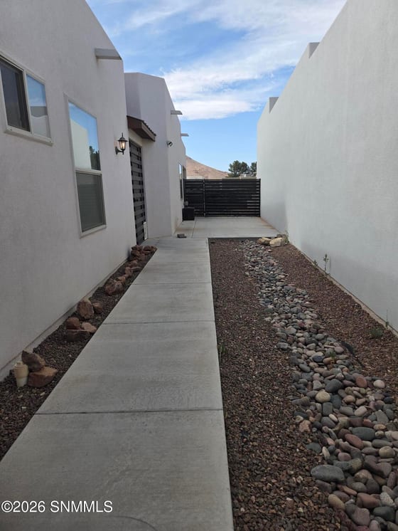 7024 Camino Nuevo Mejico, Las Cruces, NM 88007 photo 3