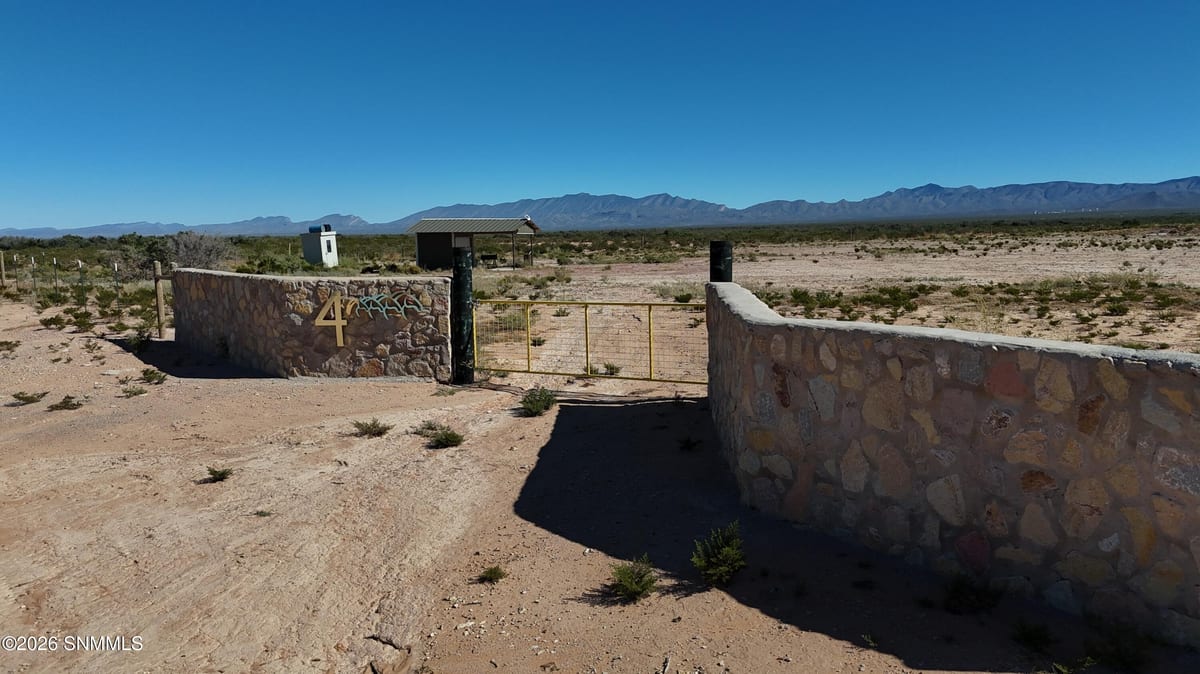 16 Double Tree Street, Las Cruces, NM 88012 photo 1