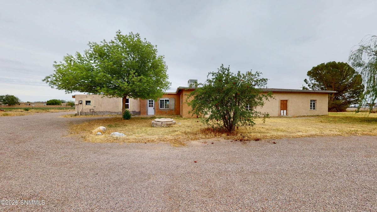 3206 Maese Lane, Las Cruces, NM 88007 photo 2