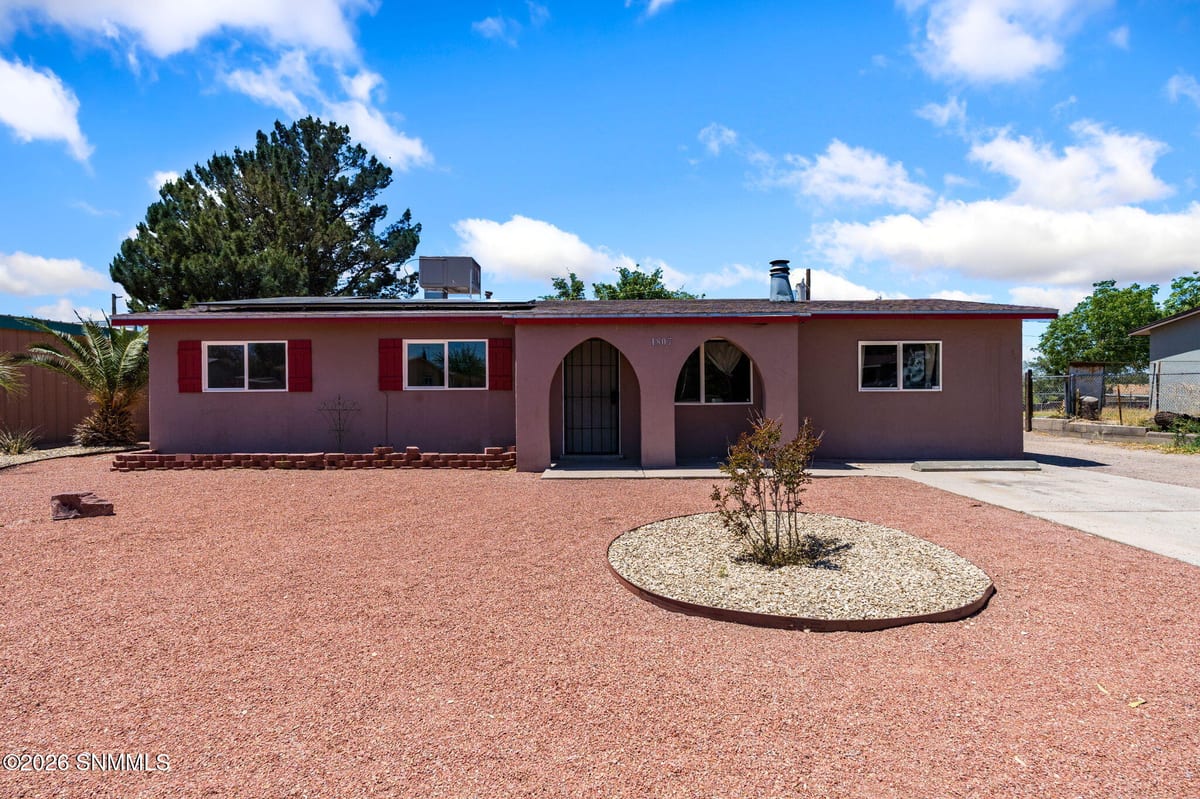 1807 Debra Street, Las Cruces, NM 88001 photo 1