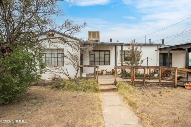 700 Newcomb Street, Las Cruces, NM – 3 bedroom, 1,564 sqft single family residence for sale at $110,000