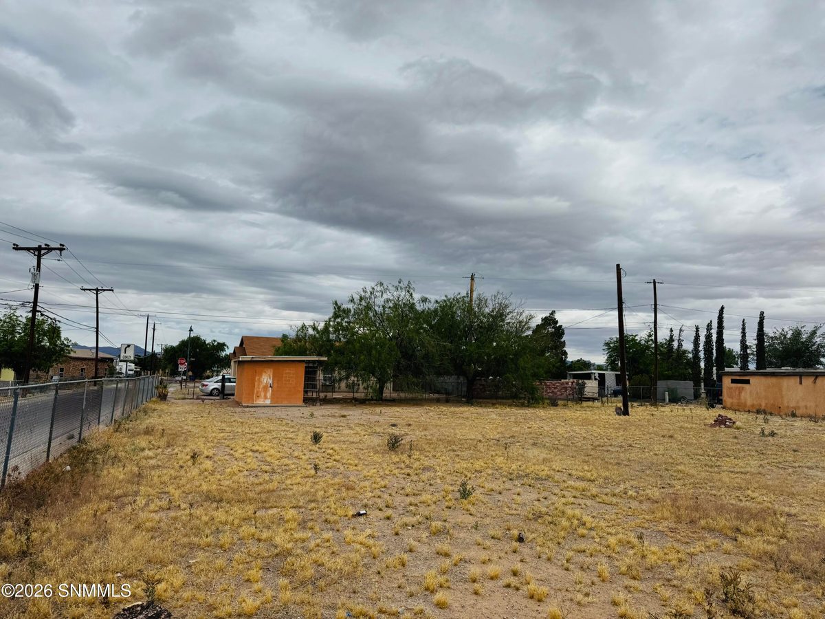 969 Augustine Avenue, Las Cruces, NM 88001 photo 1