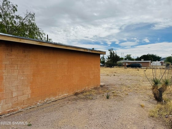 969 Augustine Avenue, Las Cruces, NM 88001 photo 3