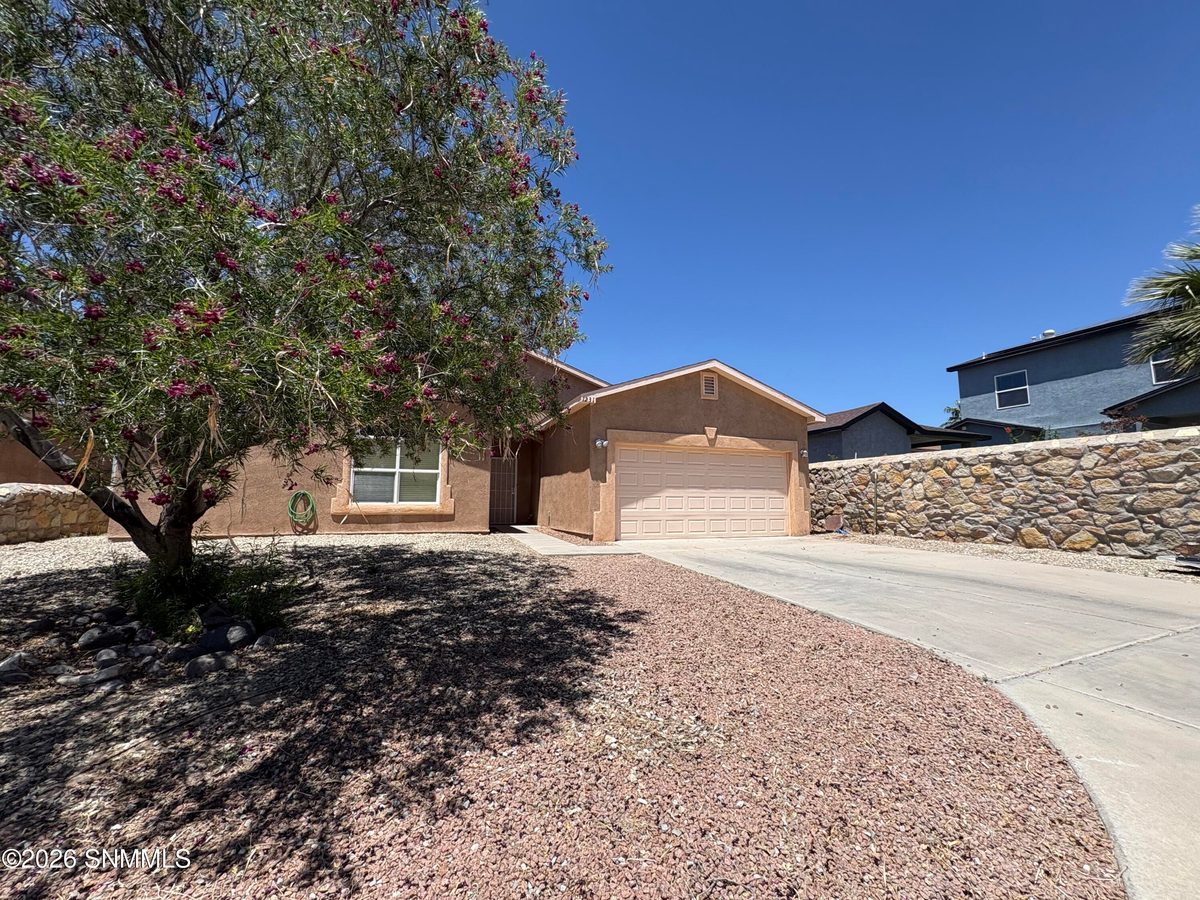 1231 Gunsight Peak Drive, Las Cruces, NM 88012 photo 1