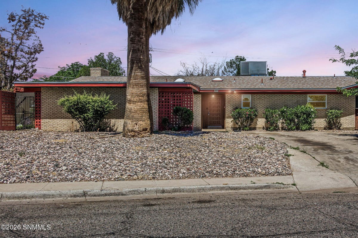1855 Thomas Drive, Las Cruces, NM 88011 photo 1