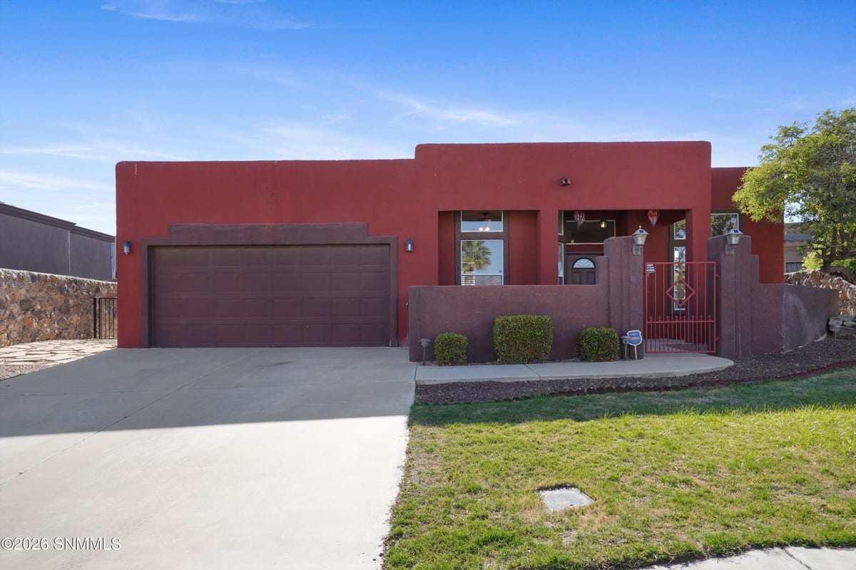 2205 Sun Chaser Place, Las Cruces, NM 88011 photo 1