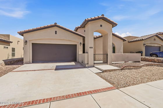 835 Bronze Hill Avenue, Sunland Park, NM 88008 photo 2