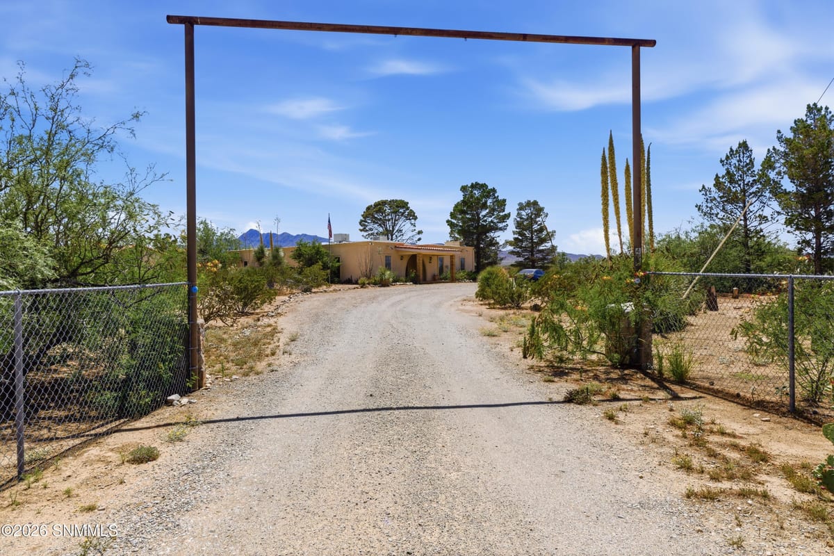469 De Lara Estates Road, Chaparral, NM 88081 photo 1