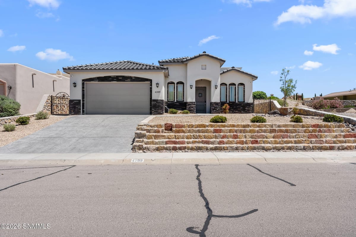 4209 Tres Ninos Drive, Las Cruces, NM 88011 photo 1