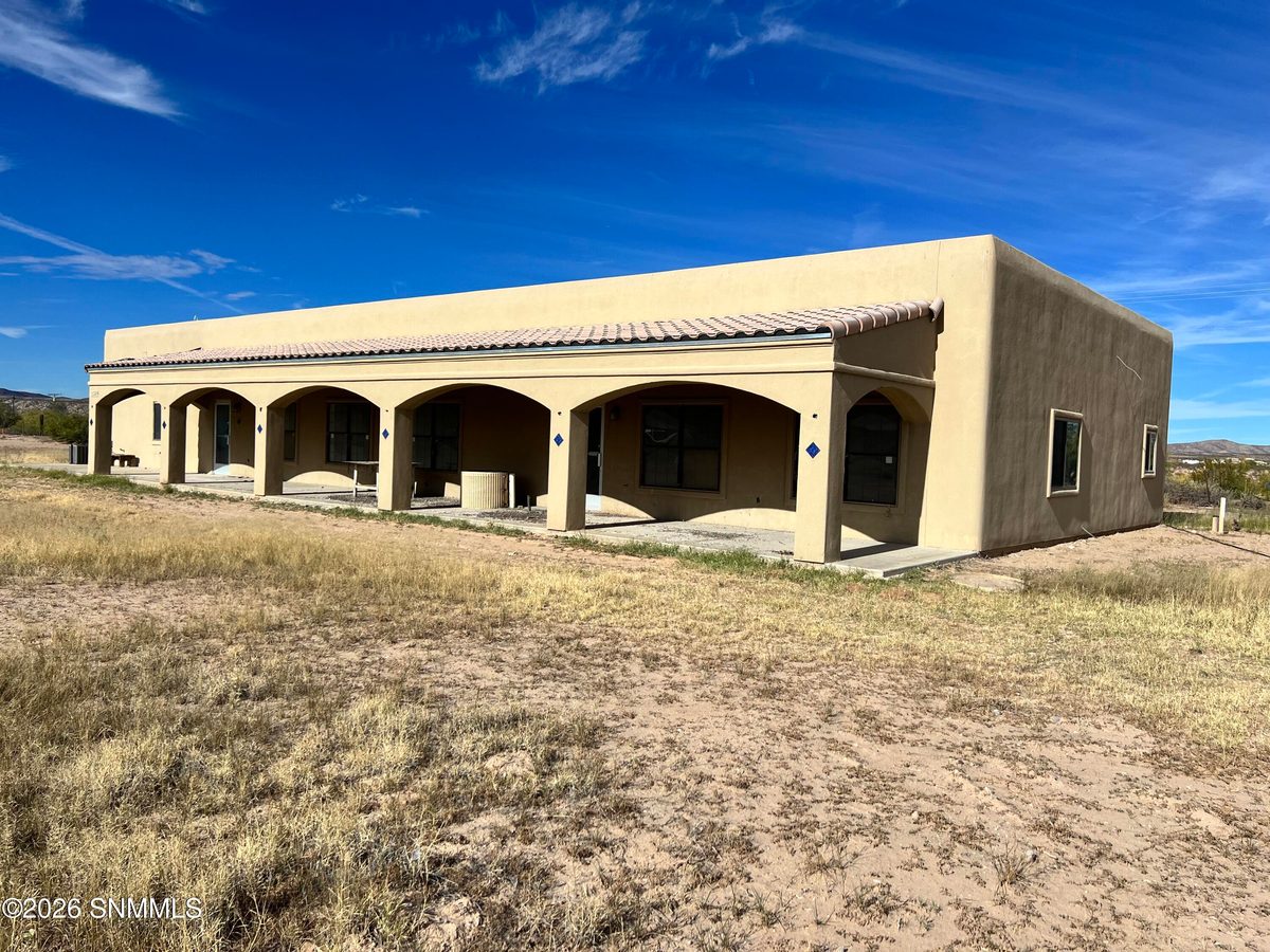865 Tres Amigos Road, Las Cruces, NM 88007 photo 1