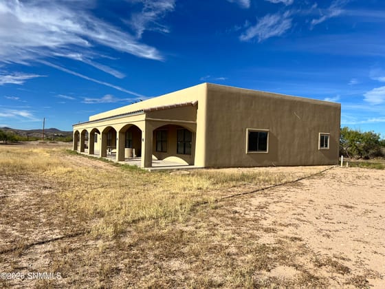 865 Tres Amigos Road, Las Cruces, NM 88007 photo 2