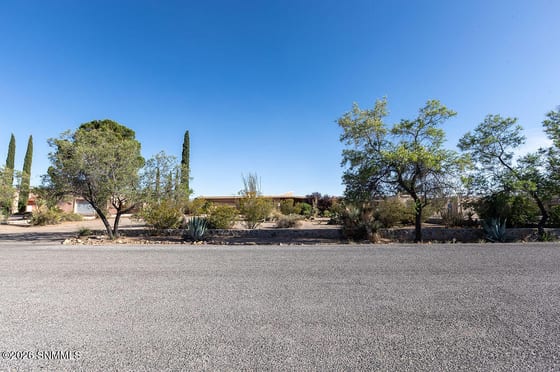 1480 Vista Del Valle, Las Cruces, NM 88007 photo 3