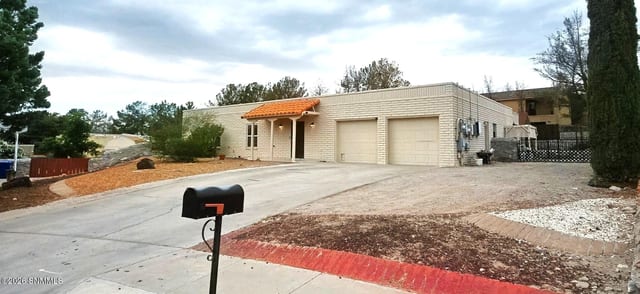 700 Sundown Court, Las Cruces, NM – 3 bedroom, 2,620 sqft single family residence for sale at $415,000