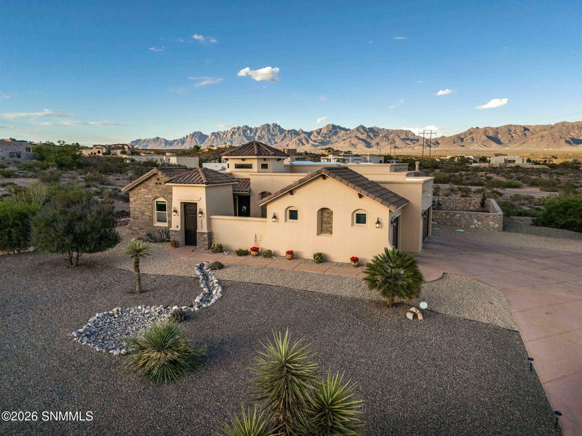 5677 Calle De Paradise, Las Cruces, NM 88011 photo 1