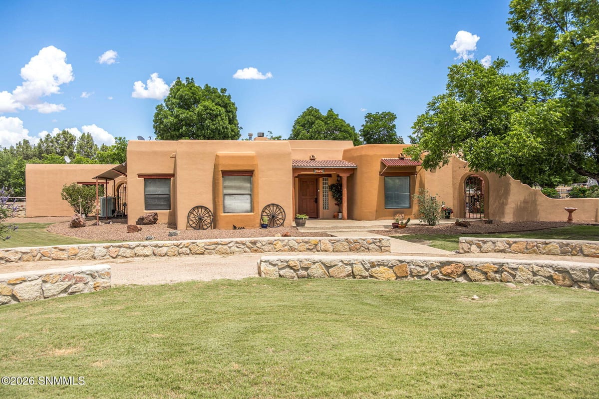 945 Ironshoe Road, Las Cruces, NM 88007 photo 1