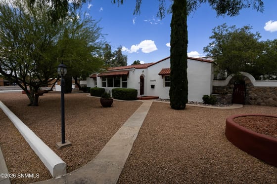 810 N Reymond Street, Las Cruces, NM 88005 photo 2