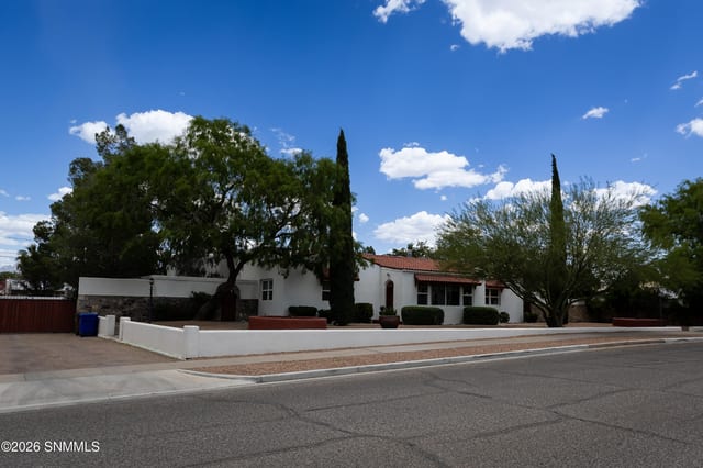 810 N Reymond Street, Las Cruces, NM – 3 bedroom, 3,212 sqft single family residence for sale at $525,000