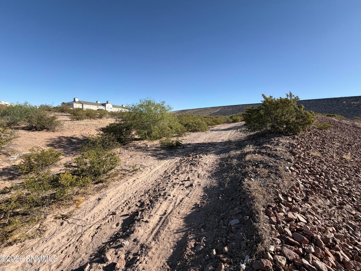 2240 N Telshor Boulevard, Las Cruces, NM 88011 photo 1