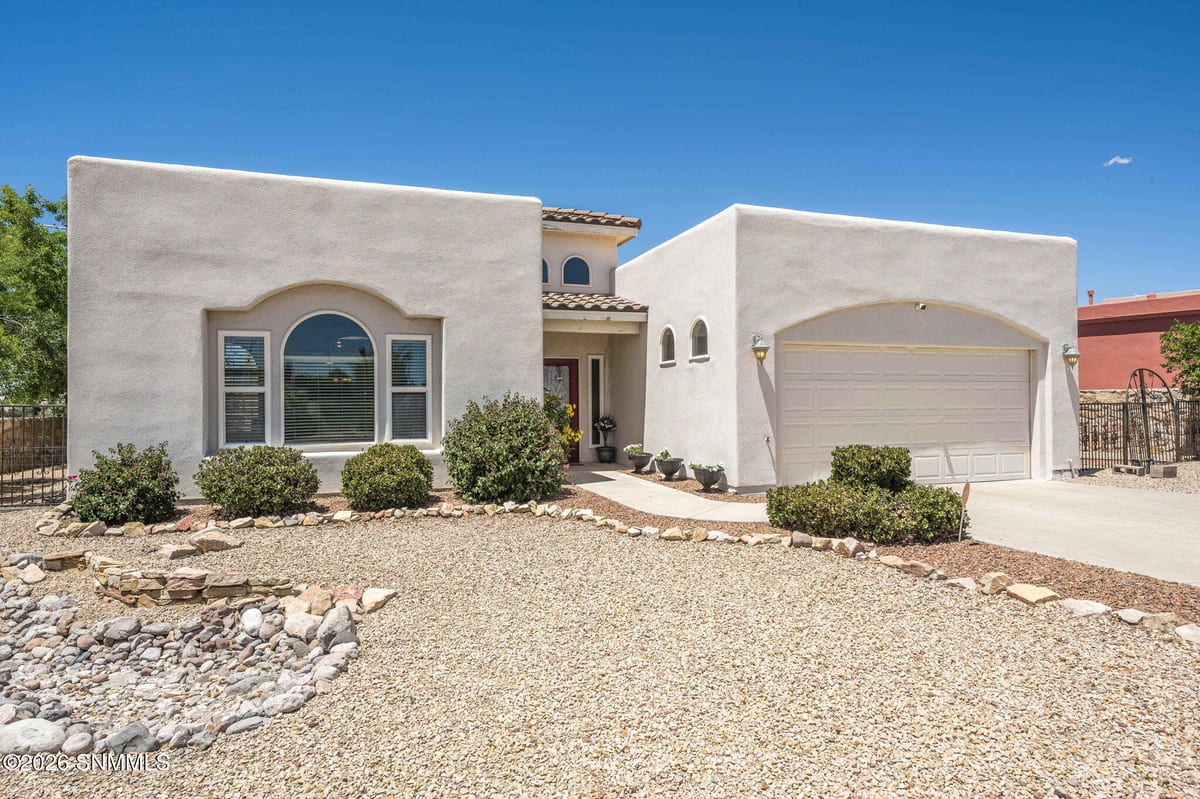 4051 Bella Sierra Court, Las Cruces, NM 88011 photo 1