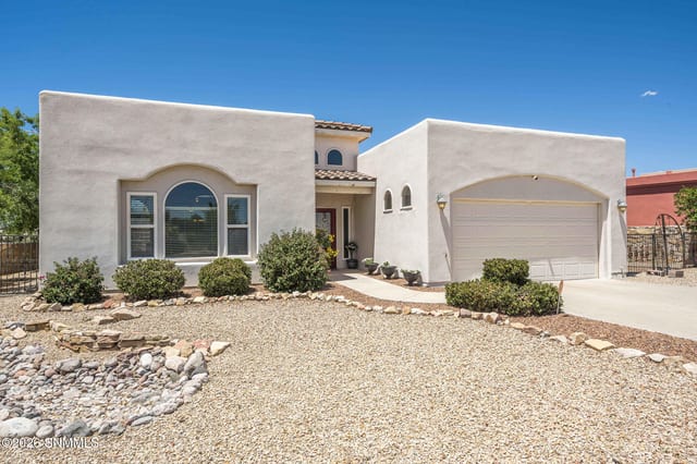4051 Bella Sierra Drive, Las Cruces, NM – 3 bedroom, 1,865 sqft single family residence for sale at $359,900