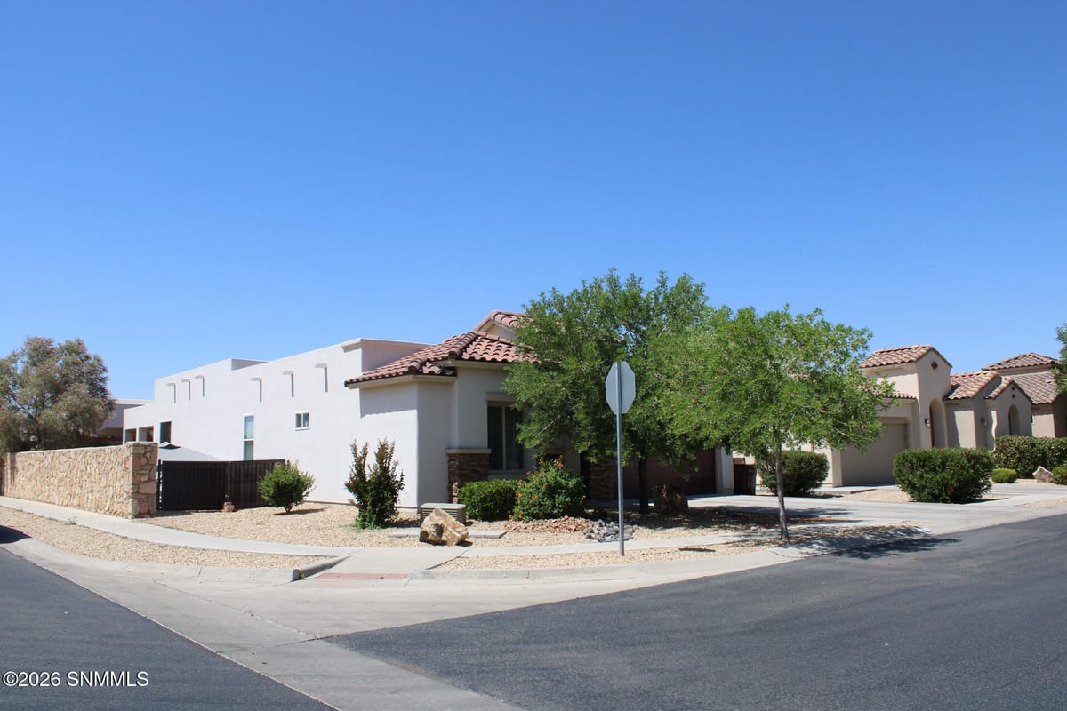 3688 Albion Avenue, Las Cruces, NM 88012 photo 1
