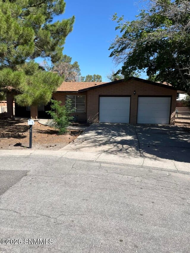 1820 Camelot Drive, Las Cruces, NM – 3 bedroom, 1,379 sqft single family residence for sale at $235,000