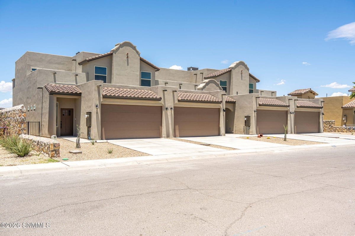 1323 Mission Nuevo Drive, Las Cruces, NM 88011 photo 2