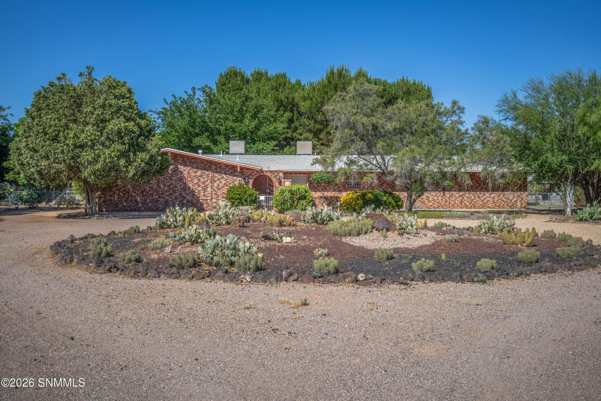 4735 Campbell Road, Las Cruces, NM 88007 photo 1