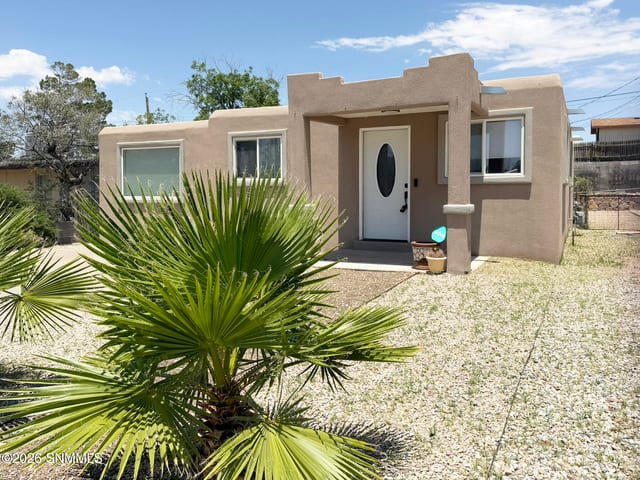 2333 E Idaho Avenue, Las Cruces, NM – 3 bedroom, 1,319 sqft single family residence for sale at $205,000
