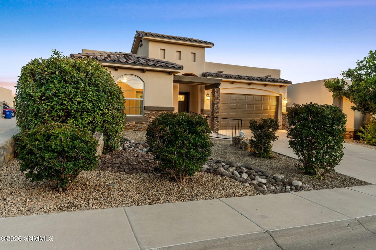 4070 Monte Sombra Avenue, Las Cruces, NM 88012 photo 1