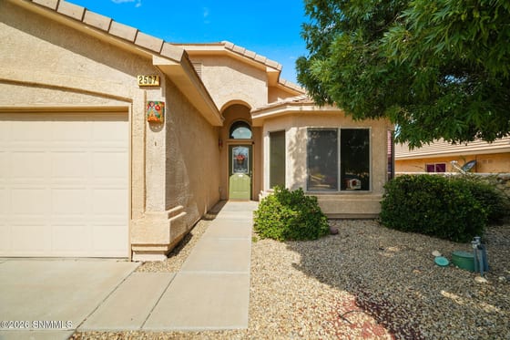 2507 Silver Hawk Avenue, Las Cruces, NM 88011 photo 2