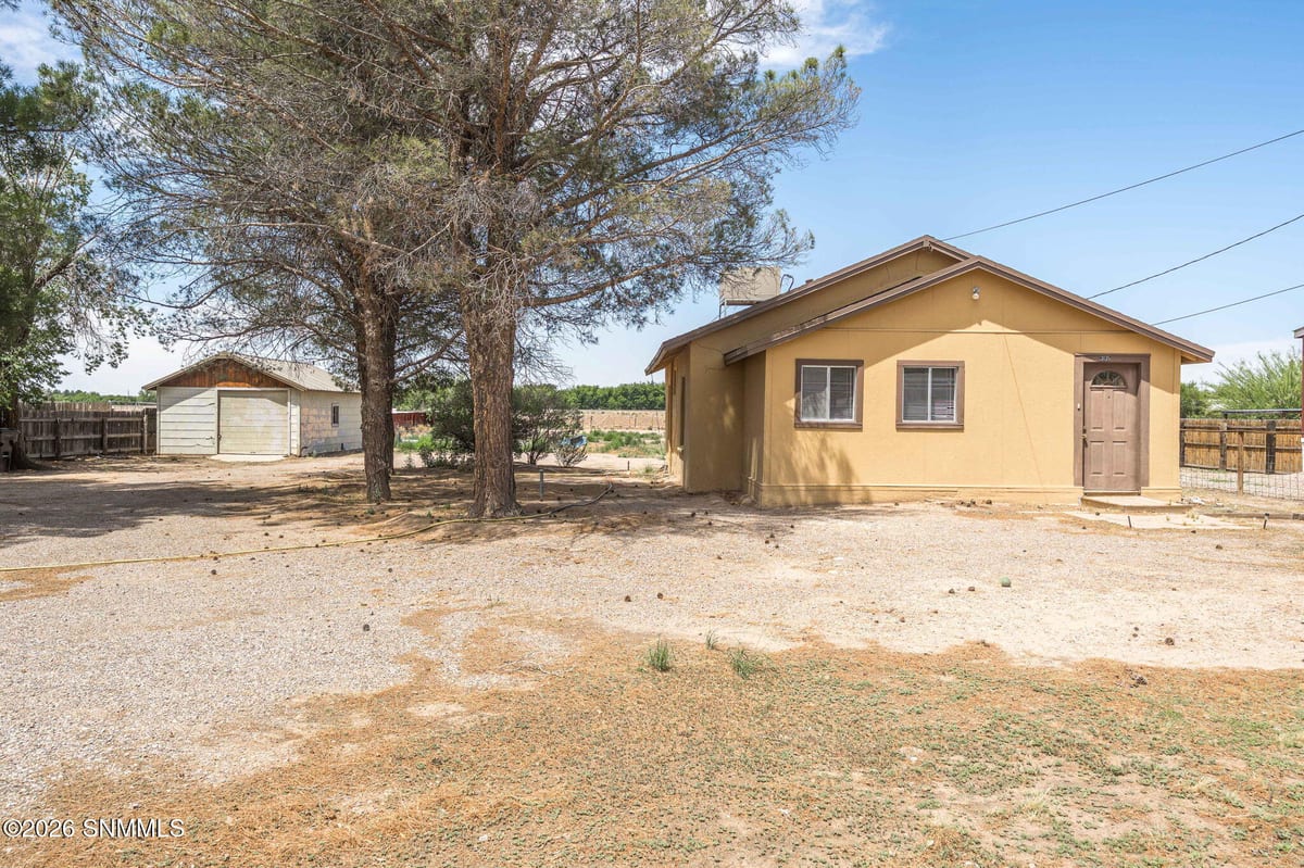 3135 Dona Ana Road, Las Cruces, NM 88007 photo 1
