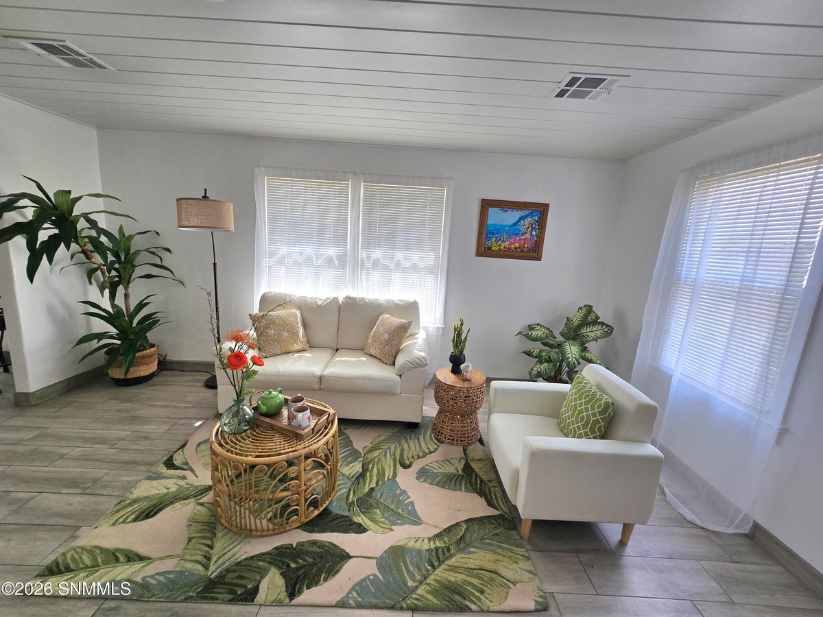 902 Foster Road, Las Cruces, NM 88001 photo 3