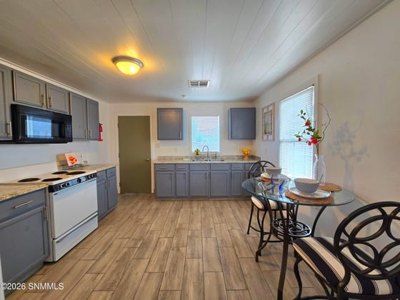 902 Foster Road, Las Cruces, NM 88001 photo 5