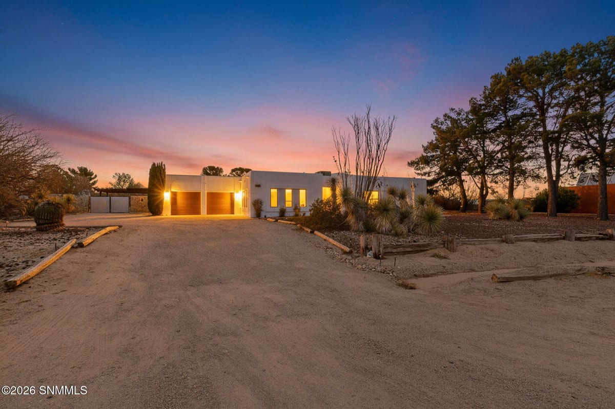 4136 E Winchester Road, Las Cruces, NM 88011 photo 2