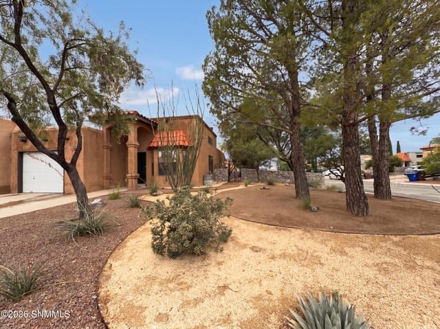 2083 Pinecone Way, Las Cruces, NM – 2 bedroom, 1,158 sqft townhouse for sale at $279,000