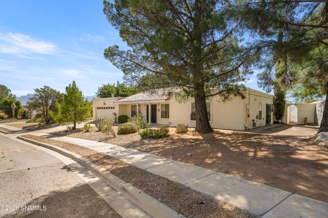 2253 Cimarron Drive, Las Cruces, NM – 3 bedroom, 1,993 sqft single family residence for sale at $289,000