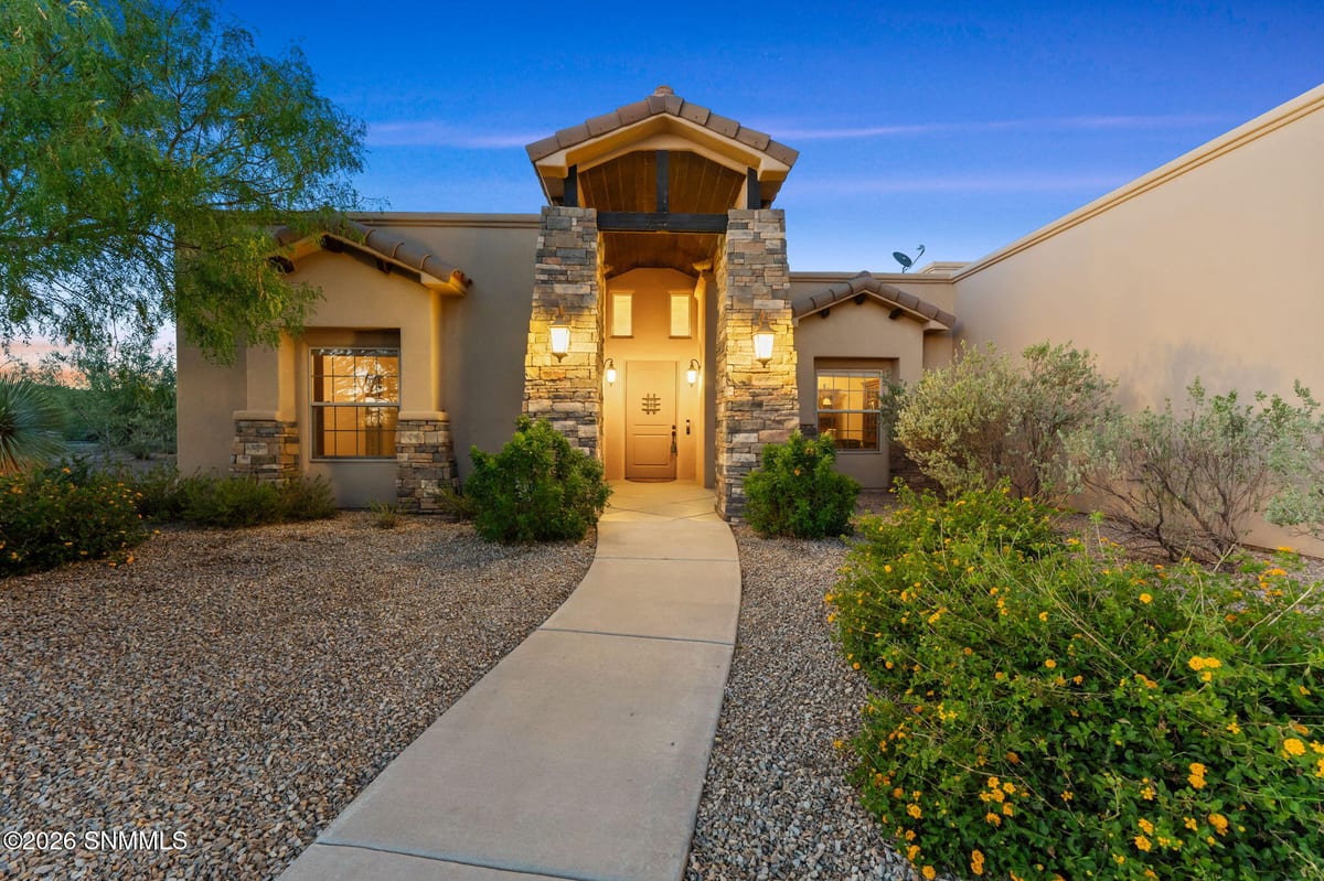 5708 Via Estrella, Las Cruces, NM 88011 photo 2