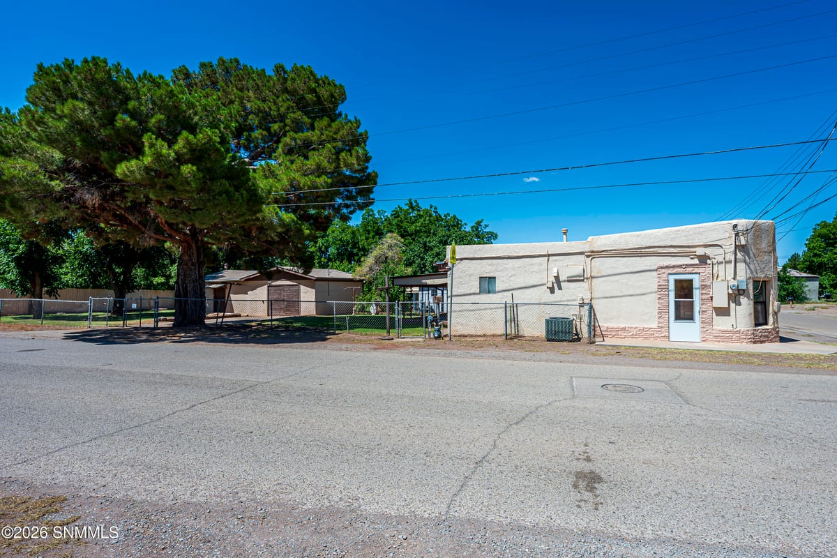611 1st Street, Tularosa, NM 88352 photo 10