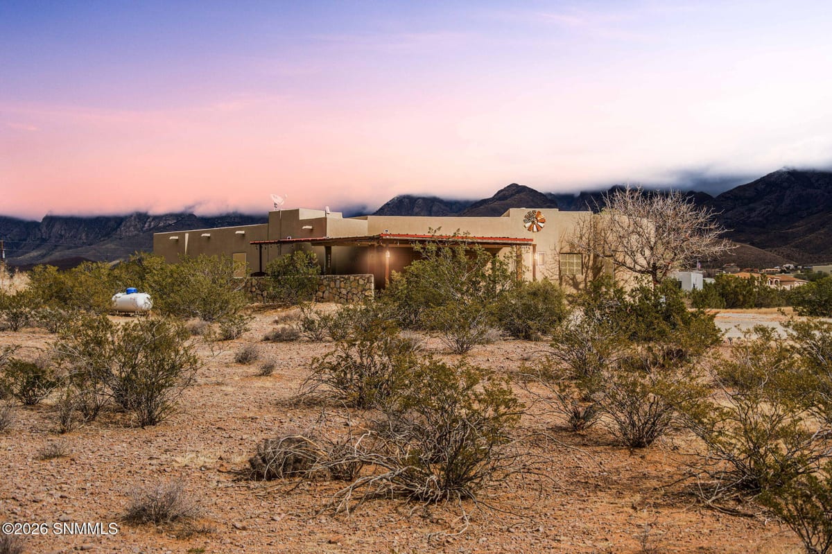10085 Achenbach Canyon Road, Las Cruces, NM 88011 photo 1