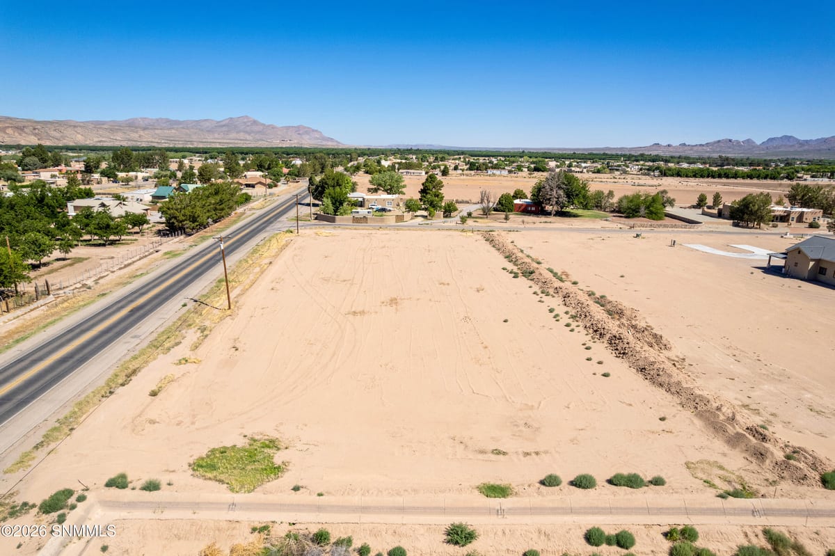 1310 Apple Tree Lane, Las Cruces, NM 88007 photo 3