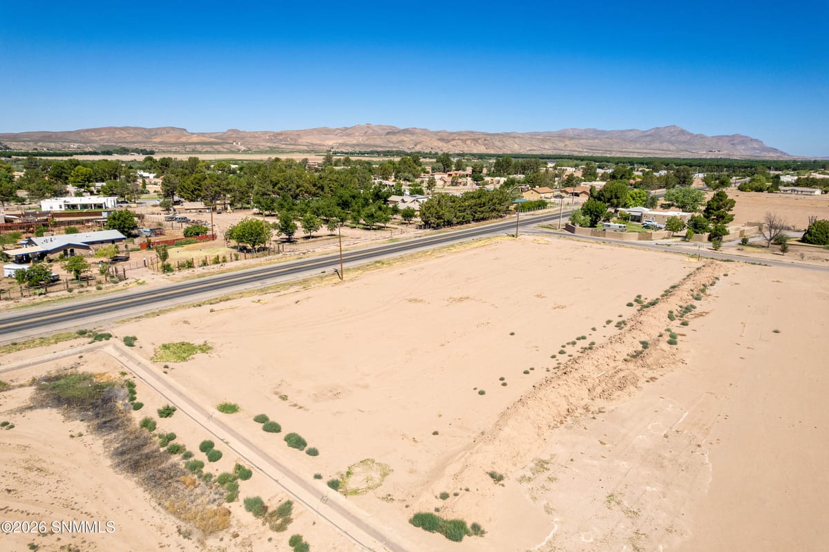 1310 Apple Tree Lane, Las Cruces, NM 88007 photo 4